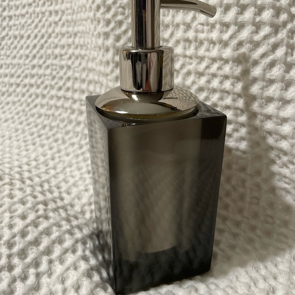 Waterworks Floe Soap Dispenser Frosted - Picture 3 of 5